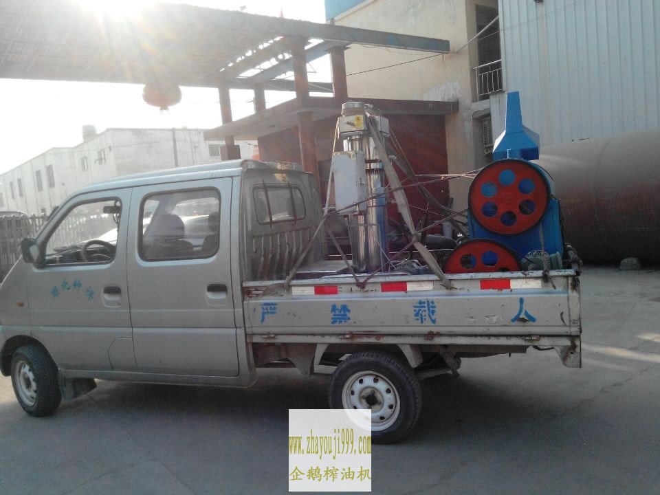 湖北荊門的核桃榨油機準備發(fā)貨