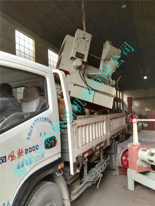 河南平頂山客戶當場預定130型螺旋榨油機機器當天發貨(圖1) 河南平頂山客戶當場預定130型螺旋榨油機機器當天發貨(圖1)