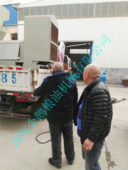 河南平頂山客戶當場預定130型螺旋榨油機機器當天發貨(圖2) 河南平頂山客戶當場預定130型螺旋榨油機機器當天發貨(圖2)