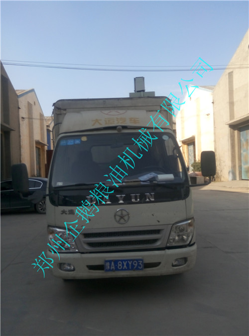 安徽蒙城客戶預(yù)定的100型螺旋榨油機(jī)設(shè)備今天發(fā)貨(圖1) 安徽蒙城客戶預(yù)定的100型螺旋榨油機(jī)設(shè)備今天發(fā)貨(圖1)